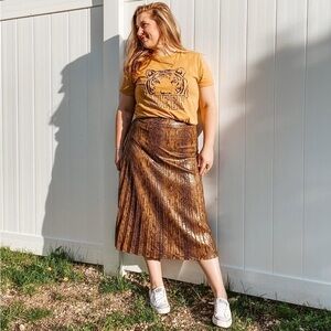 LIKE NEW Bella Canvas Queen Graphic Tee